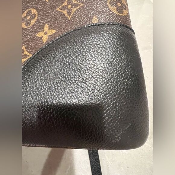 865. AUTH Louis Vuitton Monogram Tote Bag - Picture 16 of 16